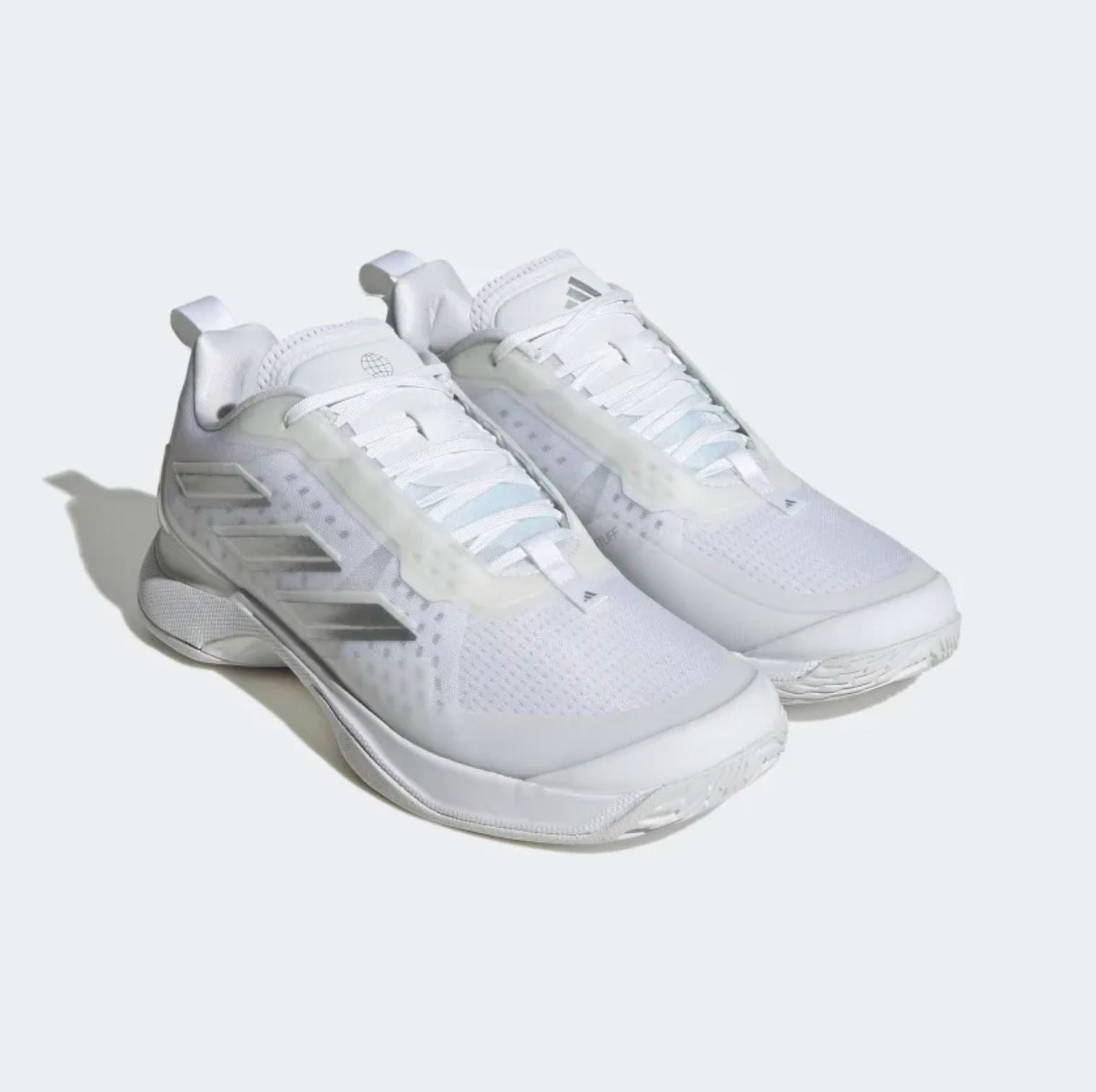 Adidas Avacourt -kengät (Pilvenvalkoinen/Metallinhopea/Pilvenvalkoinen)